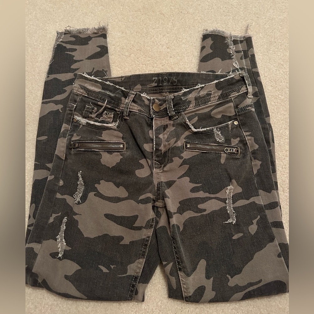Zara 1975 camo skinny jeans